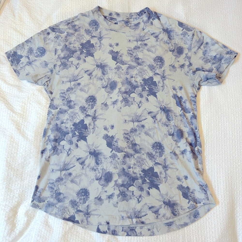 Abercrombie & Fitch Men’s Relaxed Fit Flowery T-Shirt (Small)